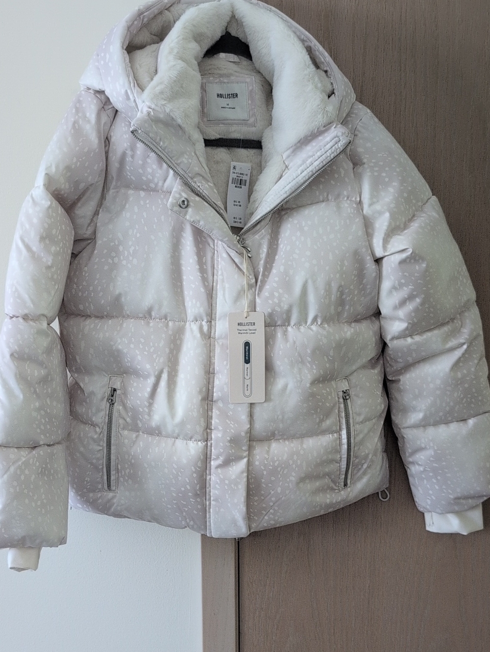 Hollister Cream Patterned Puffer Jacket with Faux Fur Lining - Size M | Winter
